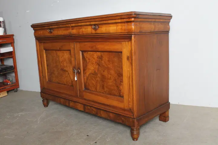 Antica credenza Carlo X in noce massello primi 800 Bologna.