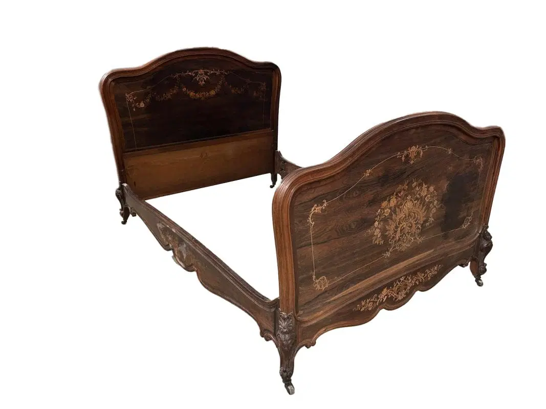 Letto Francese del 1800 Stile Luigi XV in Legno di Palissandro Riccamente Intarsiato