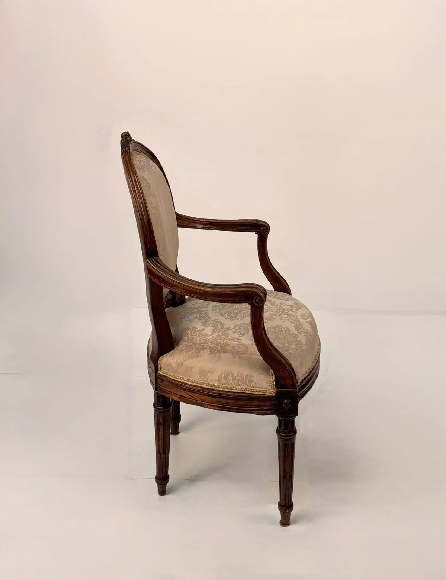 Set di quattro poltrone in noce Piemonte fine XVIII secolo - immagine 5