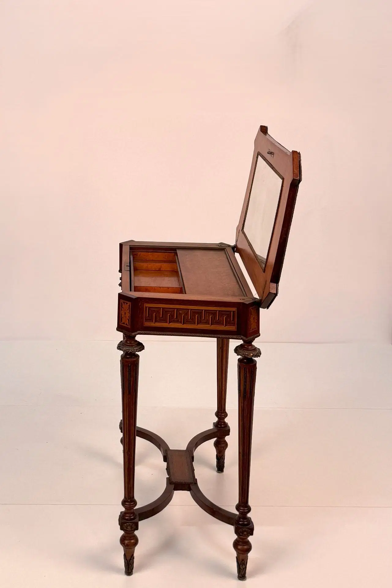 Piccola toilette intarsiata in legni diversi di gusto Napoleone III XIX secolo - immagine 3