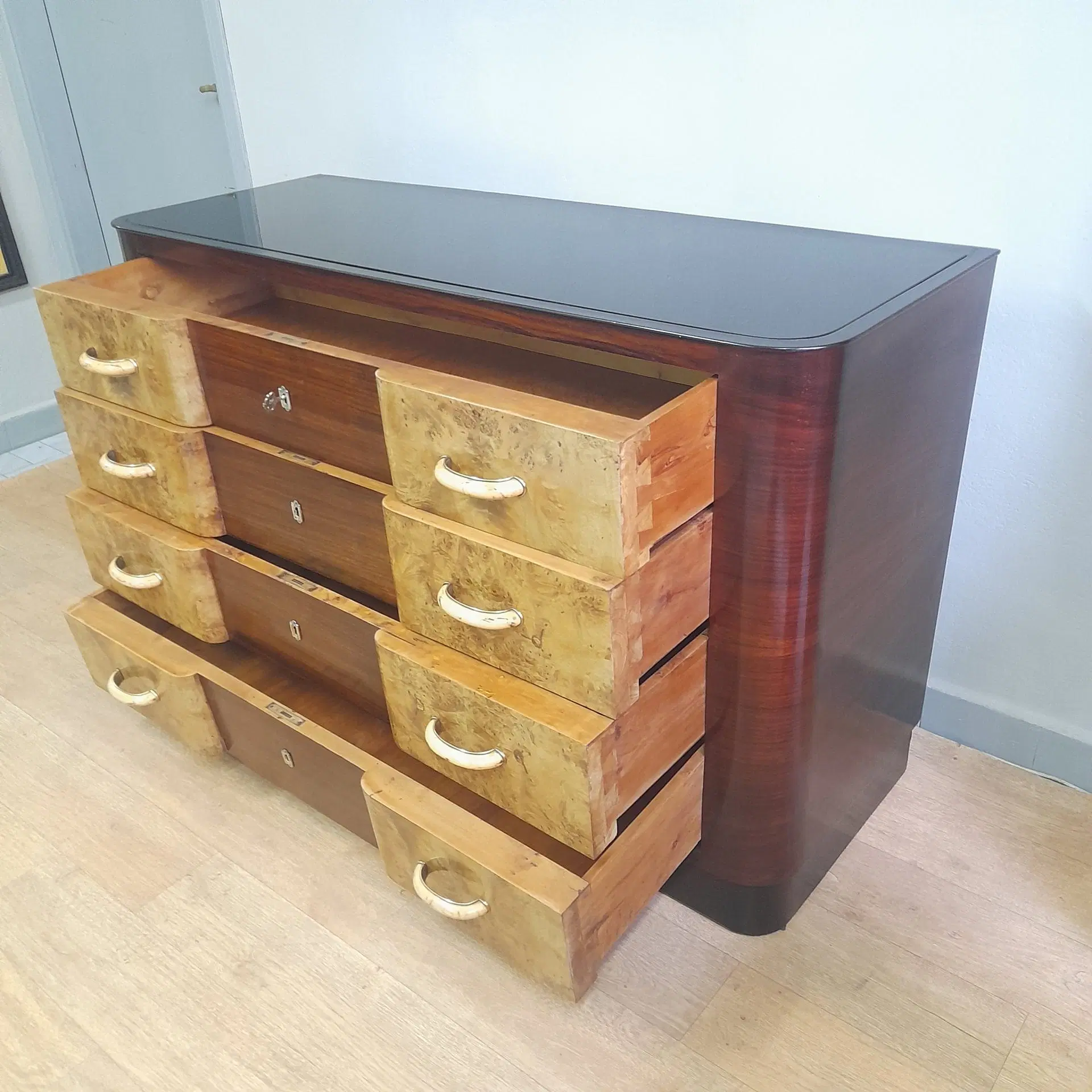 Bellissimo comò art deco razionalista in radica chiara e palissandro anni 1940 - immagine 2