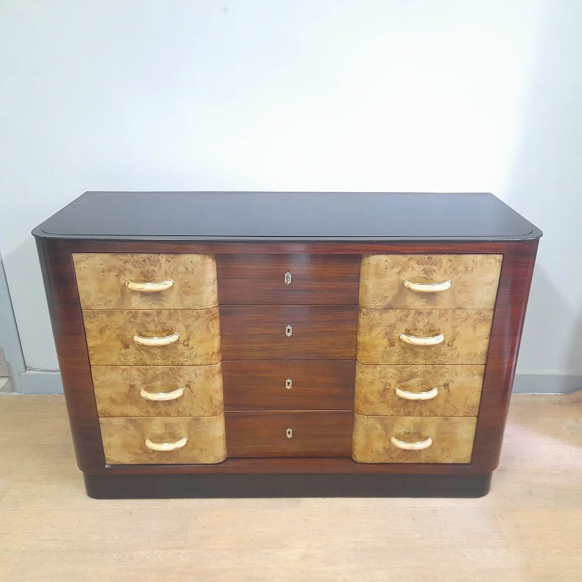 Bellissimo comò art deco razionalista in radica chiara e palissandro anni 1940 - immagine 4