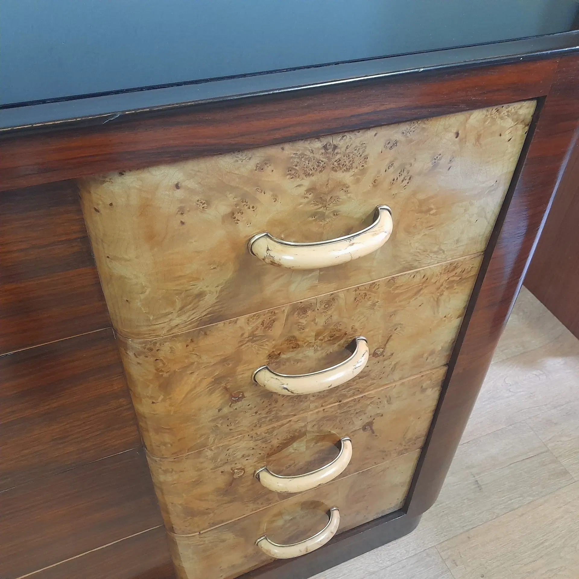 Bellissimo comò art deco razionalista in radica chiara e palissandro anni 1940 - immagine 6