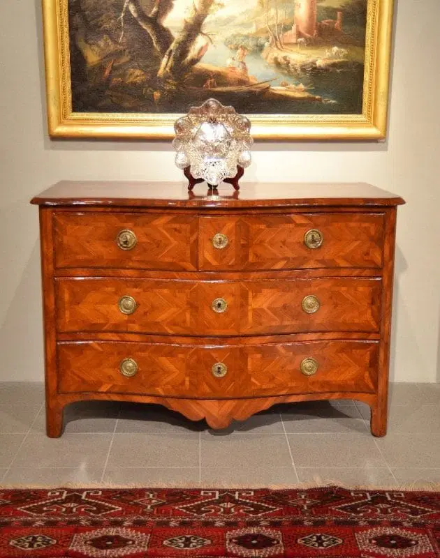 Cassettone emiliano Luigi XV mosso sul fronte - immagine 8