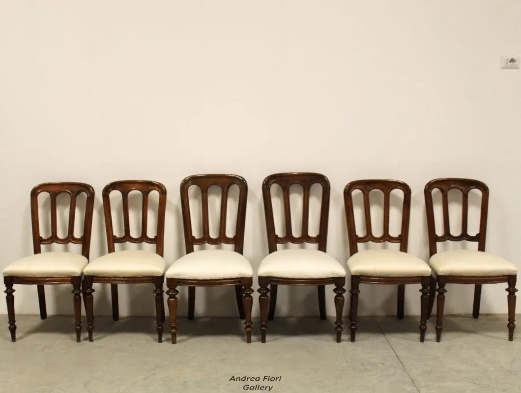 Gruppo di 6 sedie Luigi Filippo in noce Italia 19°secolo