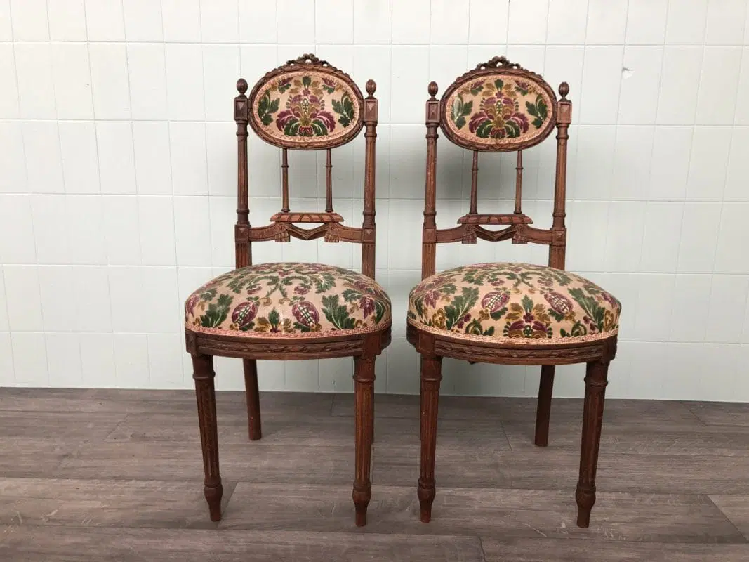 Coppia Di Sedie In Legno Di Faggio Intagliato In Stile Luigi XVI, Primi ‘900