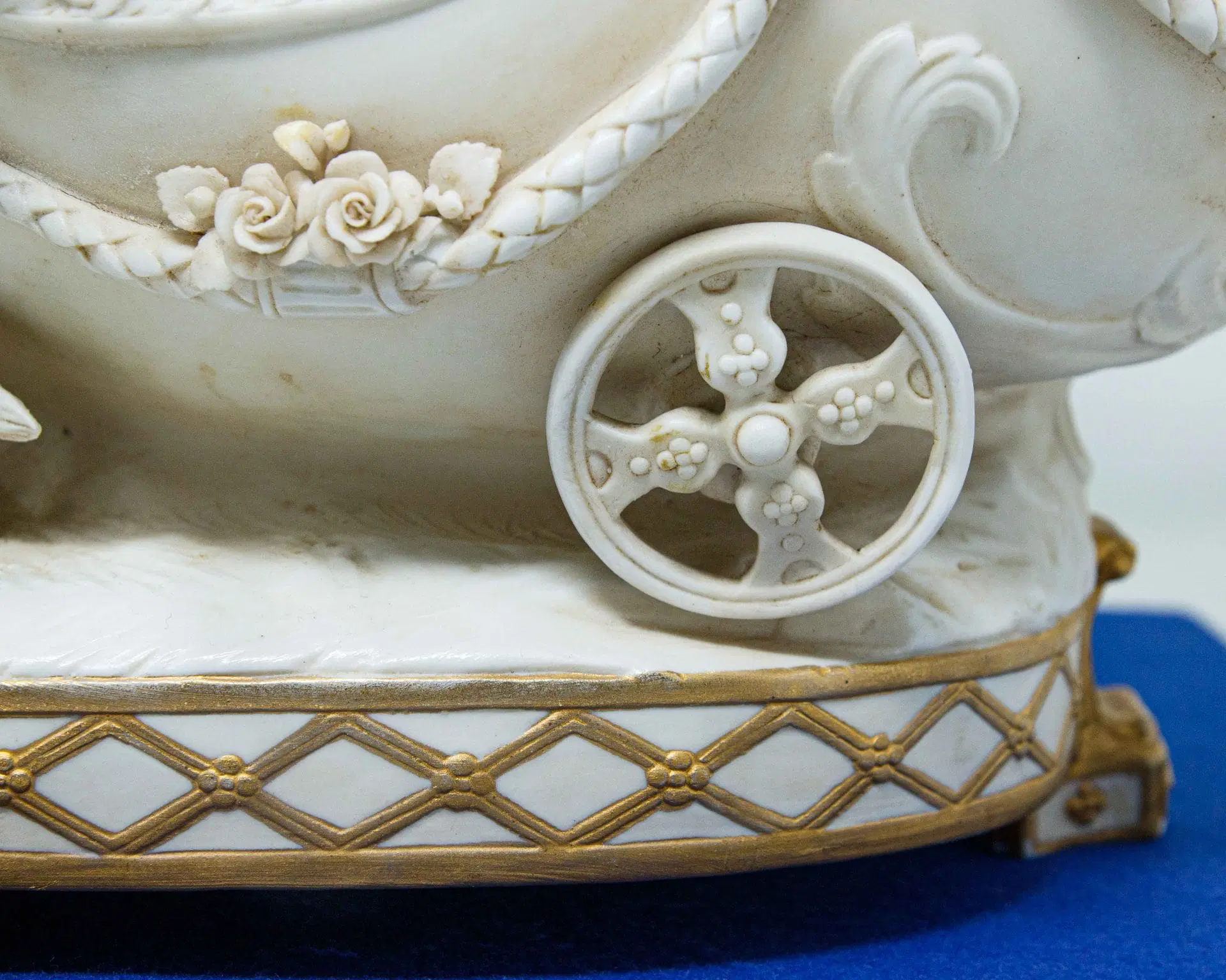 XIX secolo, Carro trainato da una coppia di leoni con putto - immagine 6