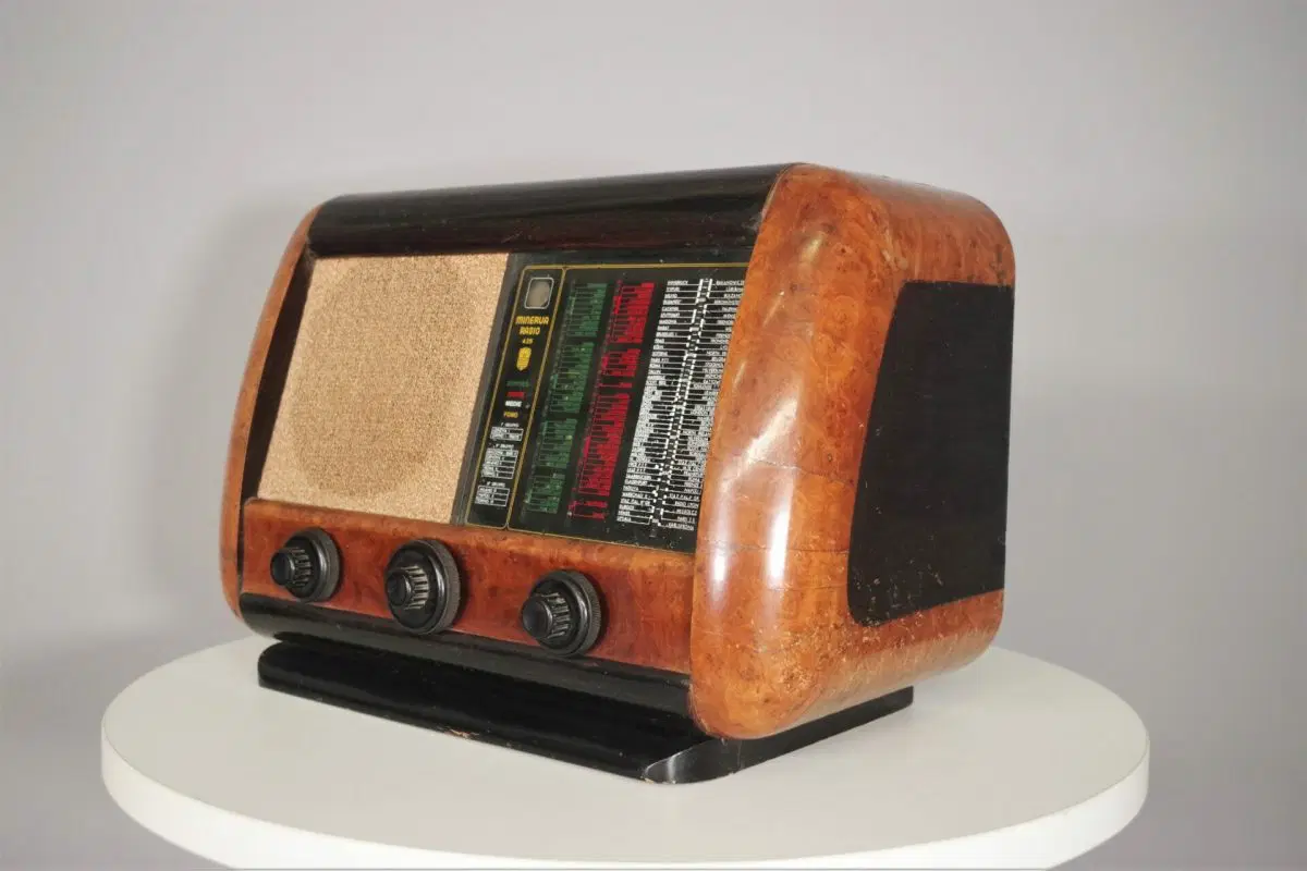 Radio Minerva 425 in radica di noce, 1941-1942 - immagine 5