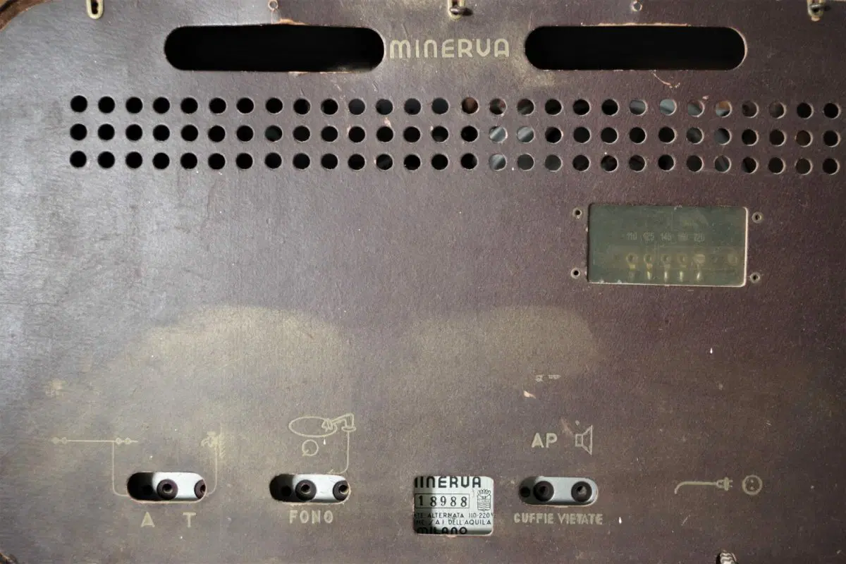 Radio Minerva 425 in radica di noce, 1941-1942 - immagine 8