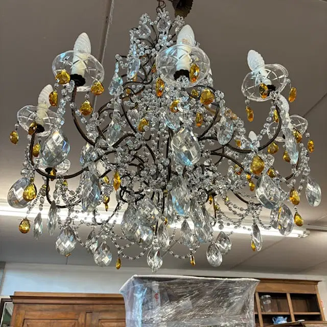 Antico e bellissimo Lampadario Chandelier in cristalli 10 Luci a più Livelli . - immagine 2