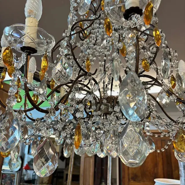 Antico e bellissimo Lampadario Chandelier in cristalli 10 Luci a più Livelli . - immagine 3