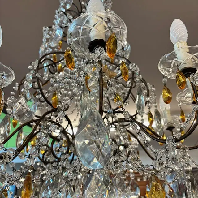 Antico e bellissimo Lampadario Chandelier in cristalli 10 Luci a più Livelli . - immagine 4