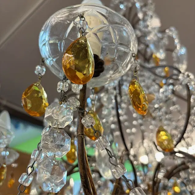 Antico e bellissimo Lampadario Chandelier in cristalli 10 Luci a più Livelli . - immagine 8