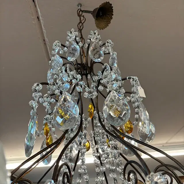 Antico e bellissimo Lampadario Chandelier in cristalli 10 Luci a più Livelli . - immagine 9