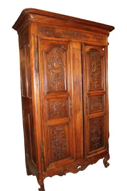 Armadio francese del ‘700 in stile Provenzale – Noce massello con ricchi intagli