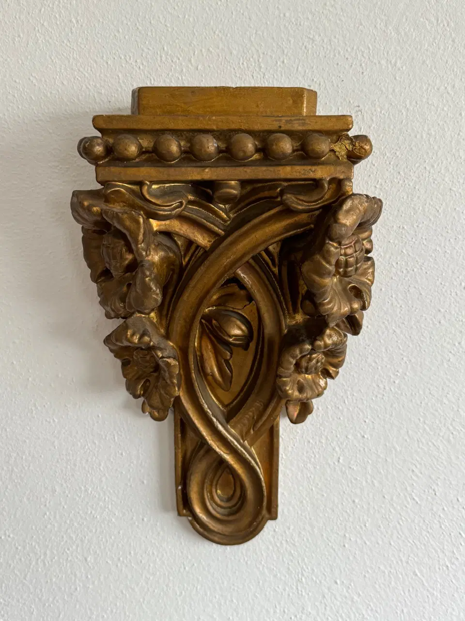 Decorazione Da Parete Piccola Mensola Anni 50 In Stile Liberty In Gesso Dorato