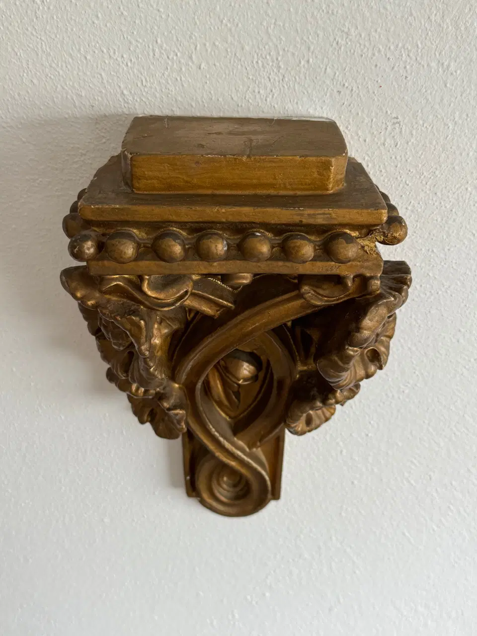 Decorazione Da Parete Piccola Mensola Anni 50 In Stile Liberty In Gesso Dorato - immagine 5