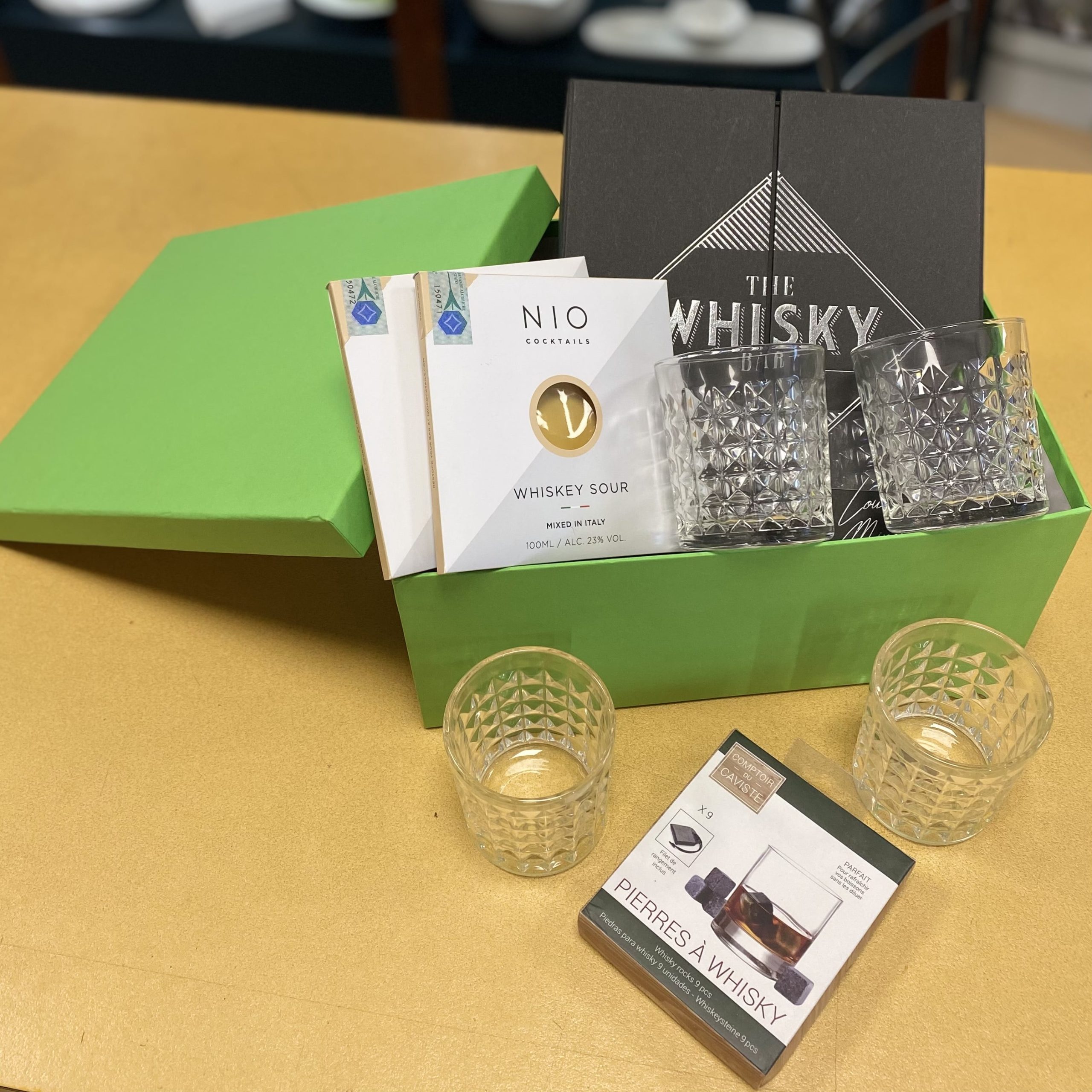 Paggi Box – Box Whisky 2 cocktails Whisky 1 confezione Cubetti di Pietra e 1 Confezione da 4 bicchieri per Whisky