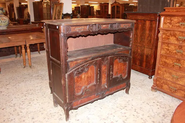 Credenza francese stile Provenzale in noce e radica di noce del 1700 con intagli e vano a giorno - immagine 2