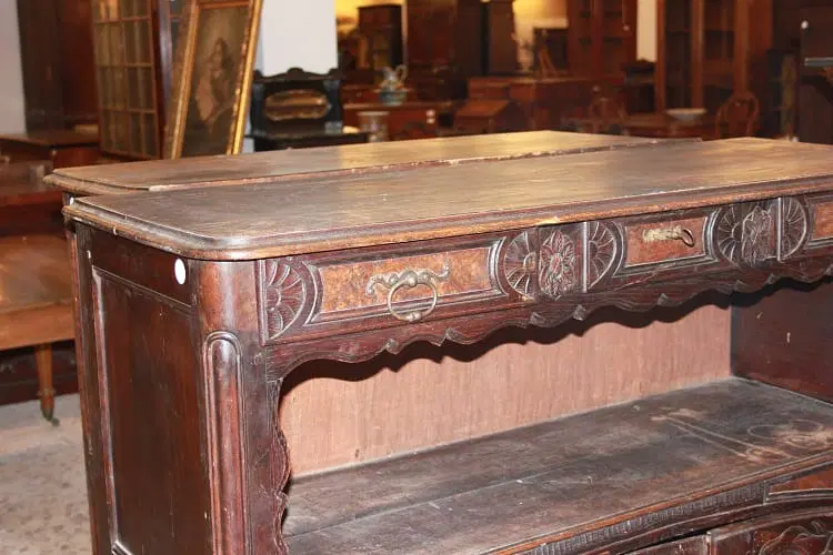 Credenza francese stile Provenzale in noce e radica di noce del 1700 con intagli e vano a giorno - immagine 3