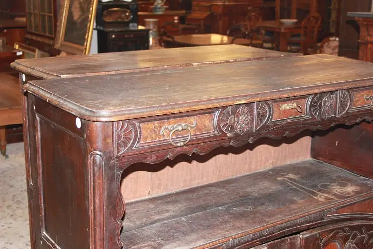 Credenza francese stile Provenzale in noce e radica di noce del 1700 con intagli e vano a giorno - immagine 4