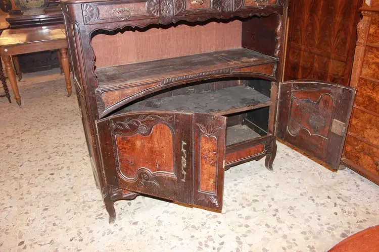 Credenza francese stile Provenzale in noce e radica di noce del 1700 con intagli e vano a giorno - immagine 9