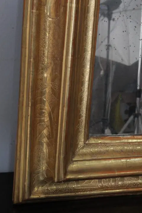 Antica specchiera metà 700 XVIII SEC . Oro zecchino . con bellissima cimasa. Mis 135 x cm 95 - immagine 5