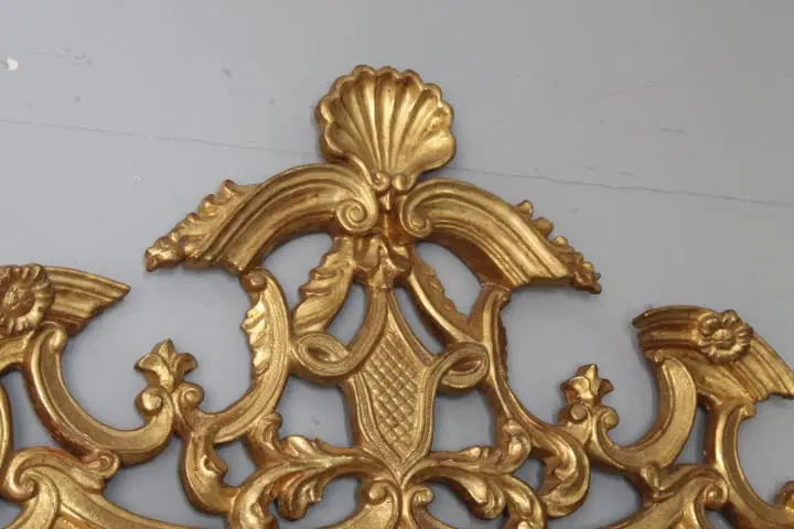 Antica specchiera metà 700 XVIII SEC . Oro zecchino . con bellissima cimasa. Mis 135 x cm 95 - immagine 7