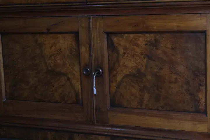 Antica credenza Carlo X in noce massello primi 800 Bologna. - immagine 3