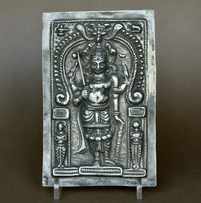 Placca votiva in argento di Virabhadra come emanazione del dio Shiva - immagine 2
