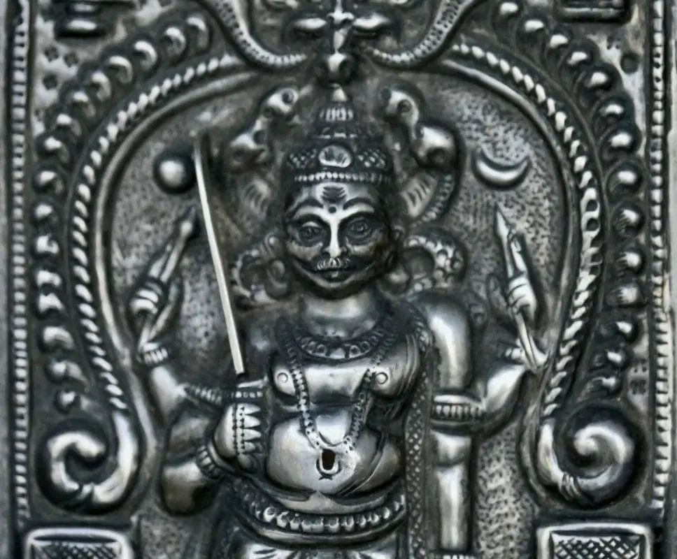 Placca votiva in argento di Virabhadra come emanazione del dio Shiva - immagine 4