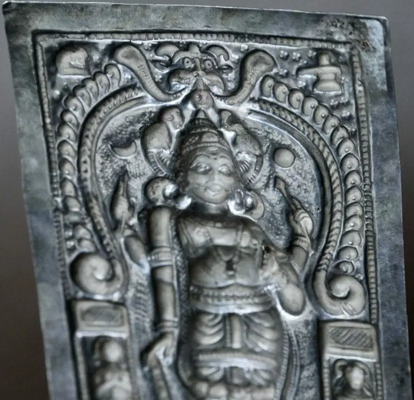 Placca votiva in argento di Virabhadra come emanazione del dio Shiva - immagine 7