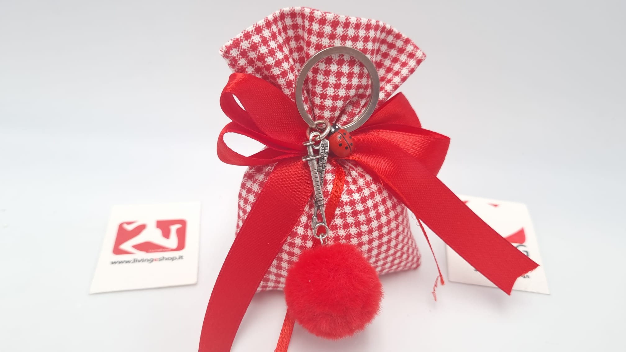 Bomboniera laurea portachiavi pom pon siringa e termometro - immagine 3